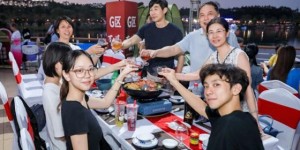 18小时抢空、10万人奔赴、270万围观：美林湖万人湖山家宴成国庆焦点